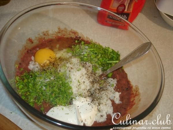 Сальники из куриной печени с брусничным соусом
