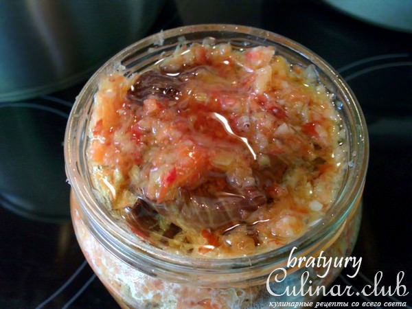 Незатейливая и вкусная закуска из печёных баклажанов в маринаде из перца