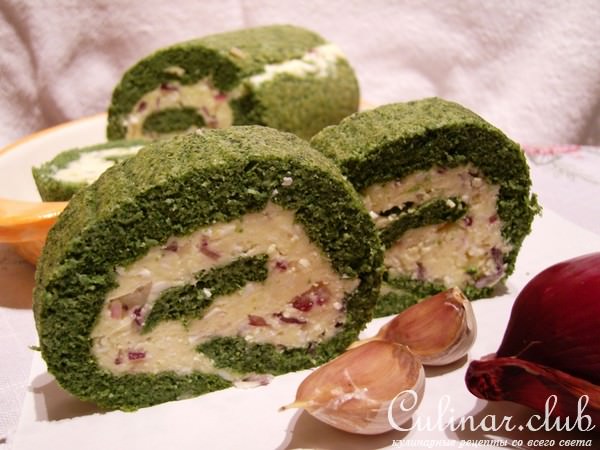 Шпинатный рулет с сыром