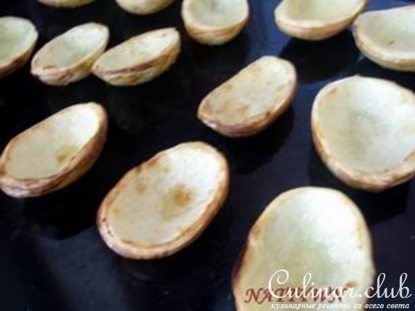 Картофельные лодочки с грибной начинкой.