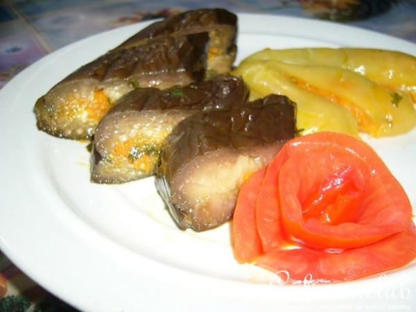 Баклажаны фаршираванные морковью ( квашеные)