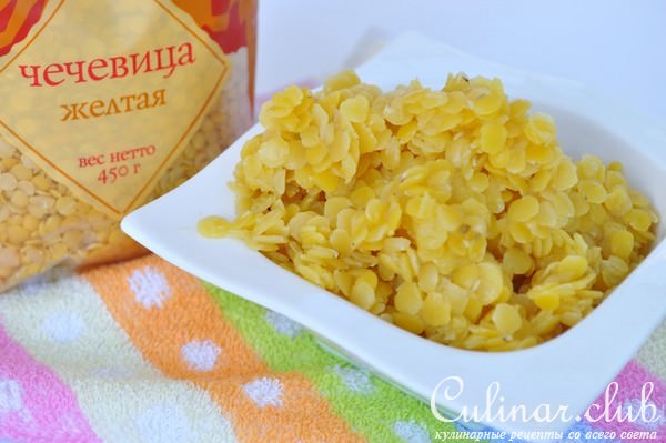 Паштет из желтой чечевицы с куриной печенью и грибами.
