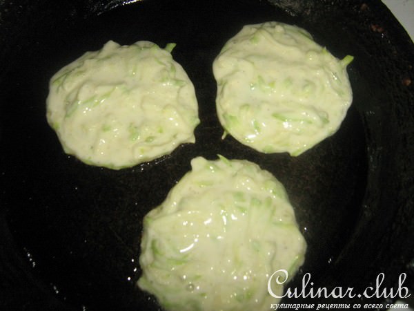 Закусочные "башенки" из кабачков.