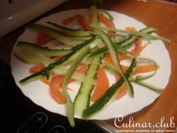 Закуска из семги с огурцами