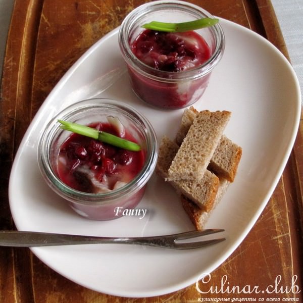 Закуска из сельди под клюквенным соусом