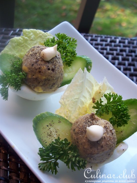 Яйца фаршированные сыром бри и оливками!!!