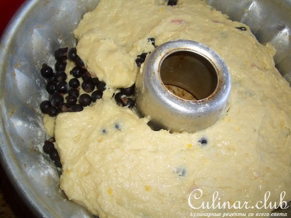 Лимонный кекс с черной смородиной