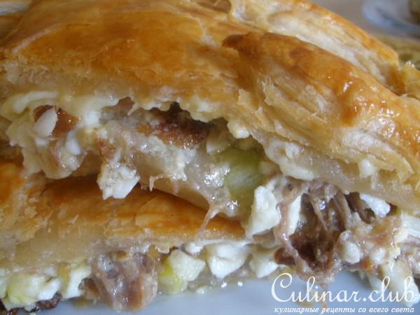 Слоеный пирог с уткой и сыром чечил