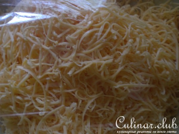 Пицца( замечательное тесто для неё) с креветками- вариант.