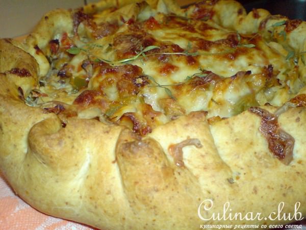 Провинциальный порционный пирог с курицей и овощами