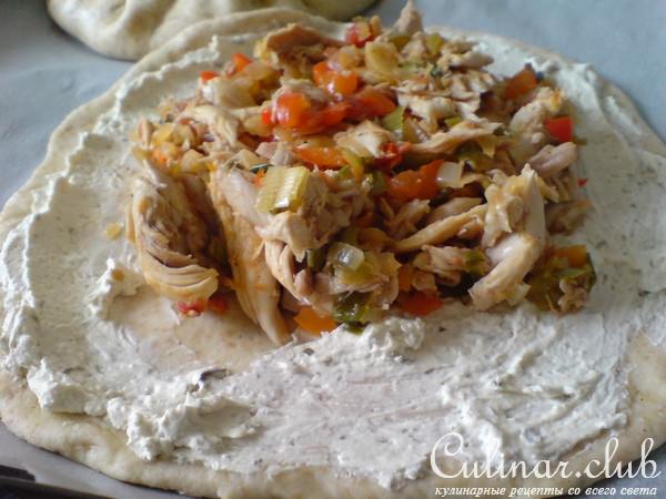 Провинциальный порционный пирог с курицей и овощами