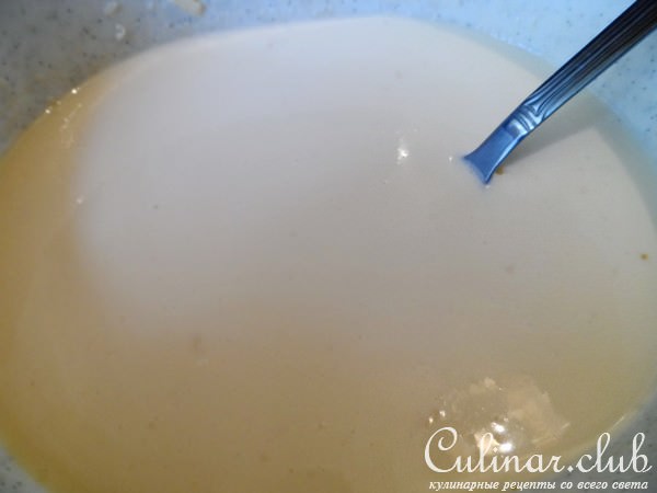 Киш с грибами сыром и беконом.