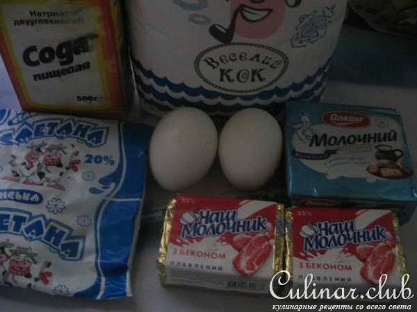 Пирог с начинкой из плавленных сырков.