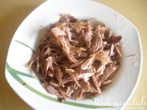 Слоеный пирог с уткой и сыром чечил