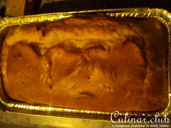 Вкусный заливной пирог с колбасой и сыром к завтраку