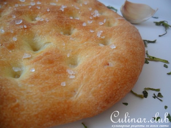Факачча с чесночным маслом