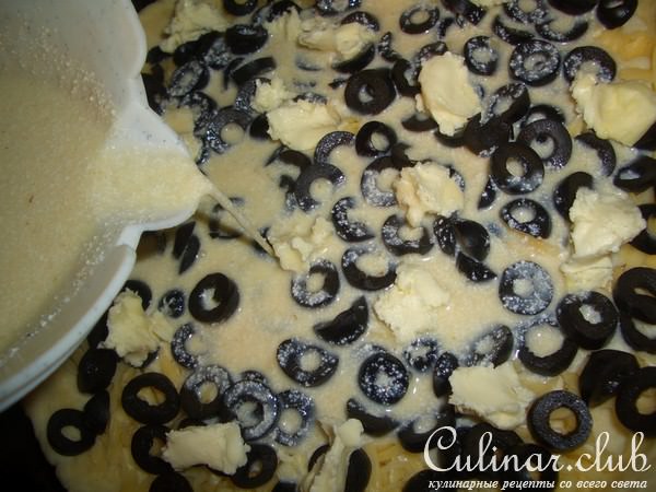 Сырный пирог с маслинами