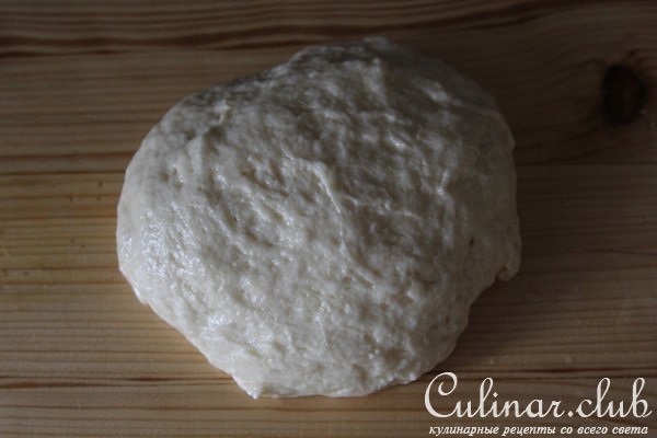 Пирог с индейкой, сыром бри и клюквенным соусом
