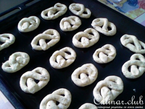 Чесночные крендельки-"огоньки". Пора по-пиву.