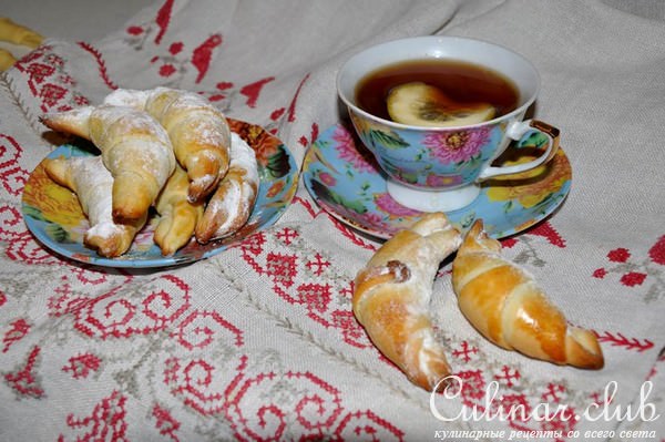 Рогалики со сгущенкой и орехами