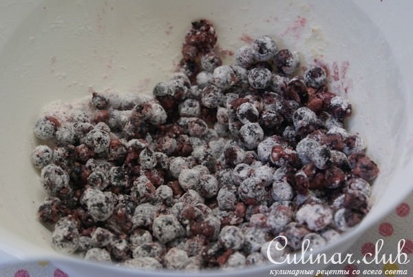 Crowberry and blueberry crumb bars (Брусничное и черничное печенье с крошкой)