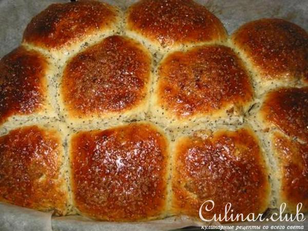 Булочки с маком и изюмом