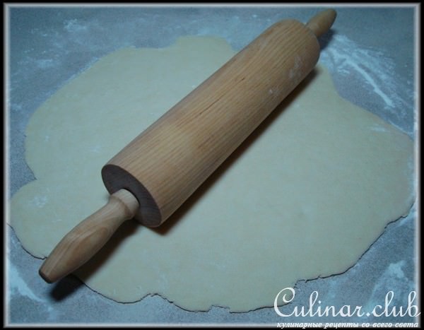 Пирожки empadas с куриным фаршем.