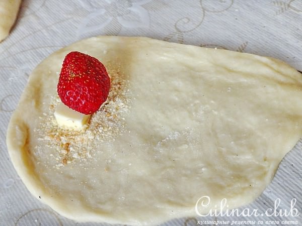 Пирожки с клубникой.