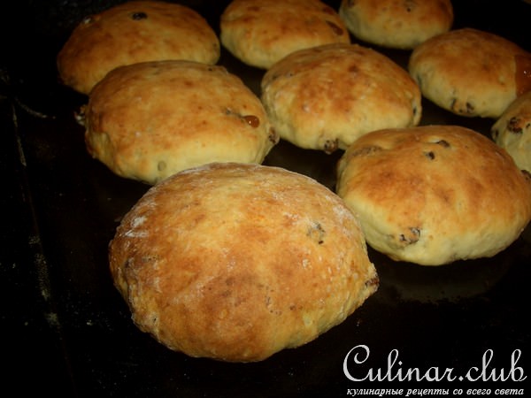 Творожные пышки с изюмом и вареной сгушенкой