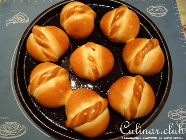 Медовые булочки с начинкой из сливочно-творожного сыра