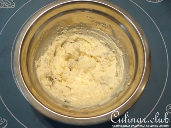 Пирожки "Крабики" с начинкой из творога и сушеной клюквы.