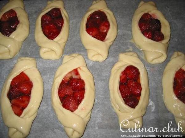 Булочки с клубникой