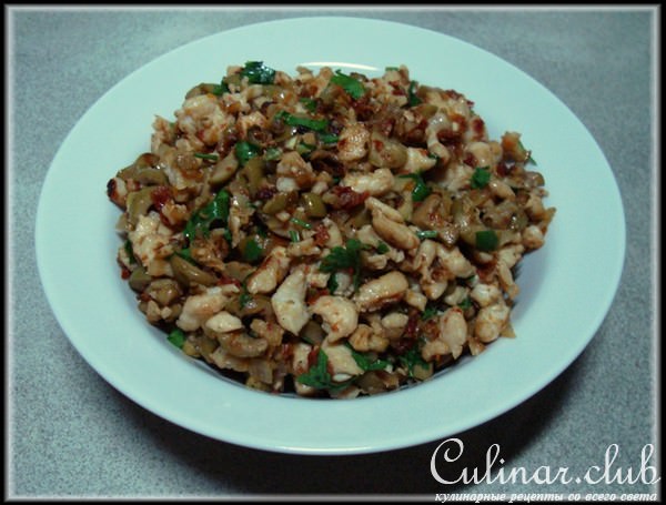 Пирожки empadas с куриным фаршем.
