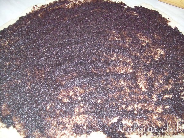 Булочки из творожного теста с маковой начинкой.