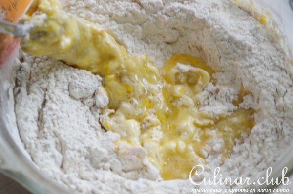 Булочки с ржаной мукой и ежевичным джемом.