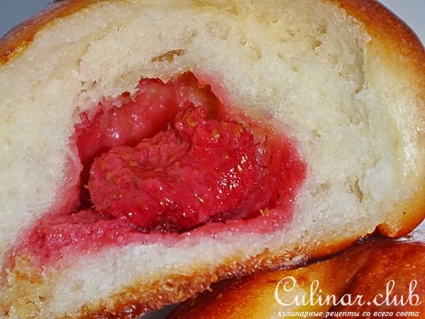 Пирожки с клубникой.