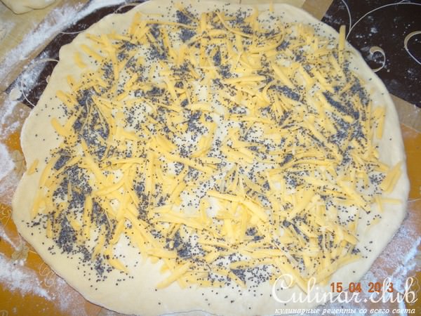 Сырные слоёные булочки с маком