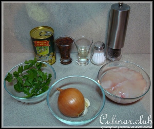 Пирожки empadas с куриным фаршем.