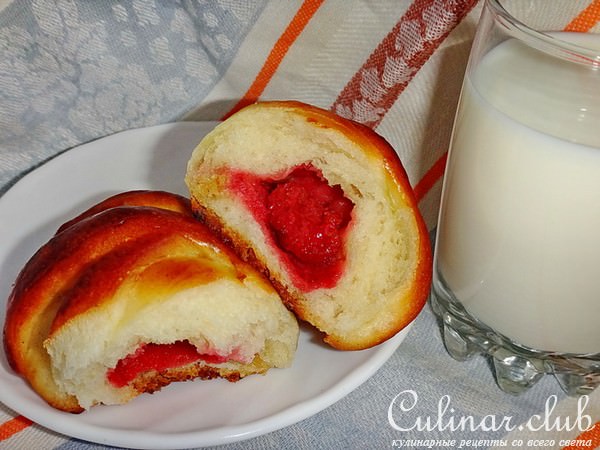 Пирожки с клубникой.