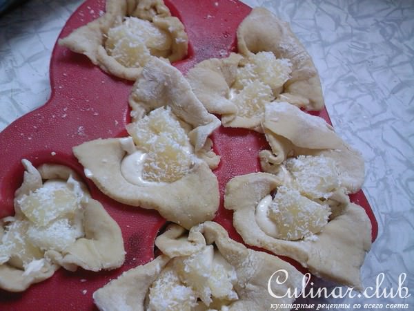 Творожные пирожные с ананасами и мармеладом