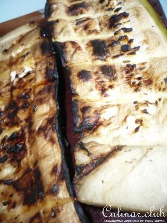 Курица на решетке в маринаде из чесночных стрелок и закуска из кабачка