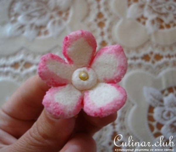 Фиалки из мастики