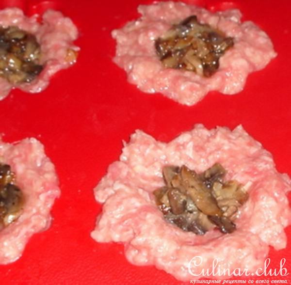 Мясо-кабачковые "маффины" с начинкой
