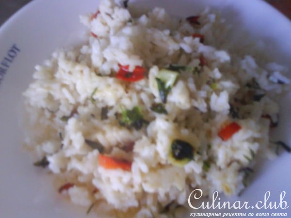Курица с карри, рисом и зеленью