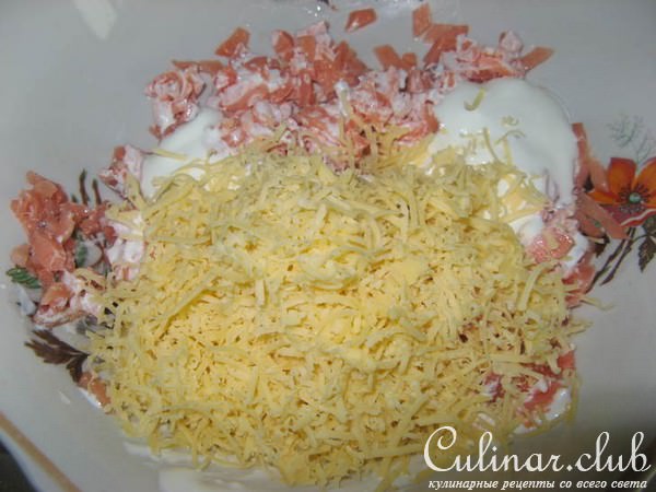 Блины на пиве с начинкой из семги
