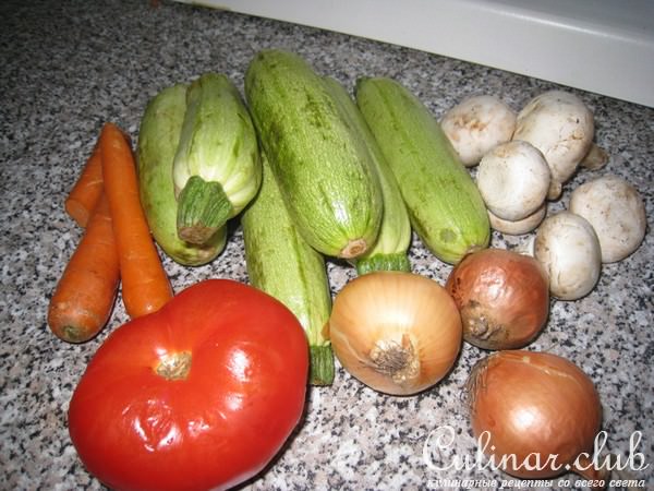 Кабачки запеченые с овощами
