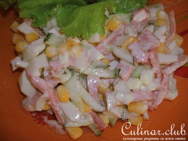 Салатик с кукурузой и сервелатом