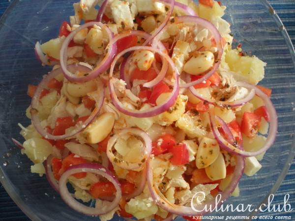 Картофельный салат с сыром Фета и курицей, сытный