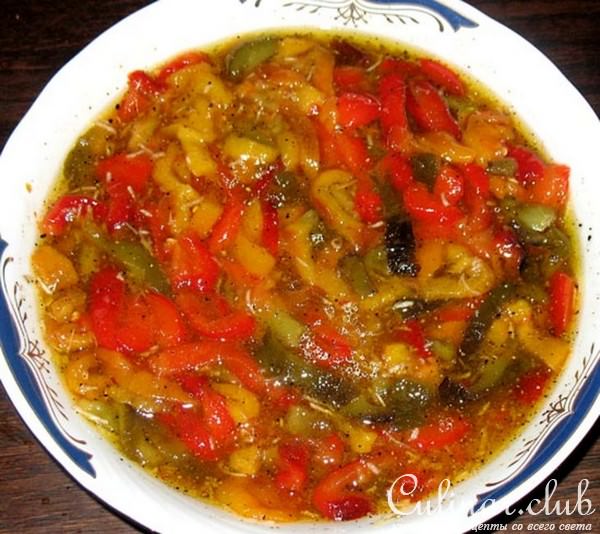 Салат из запечёной паприки (Salata me psites piperies)