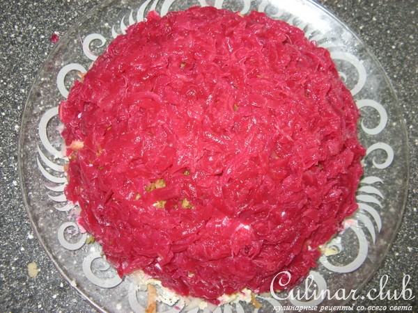 Салат"Форель под шапкой"